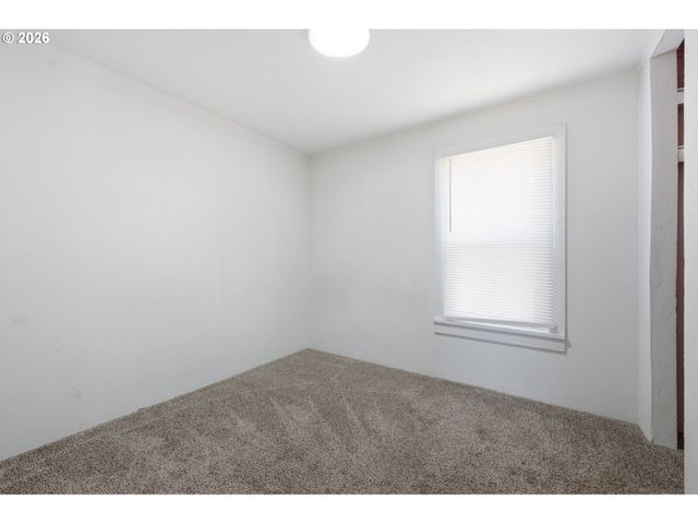 595 S 47TH St, Springfield, OR 97478