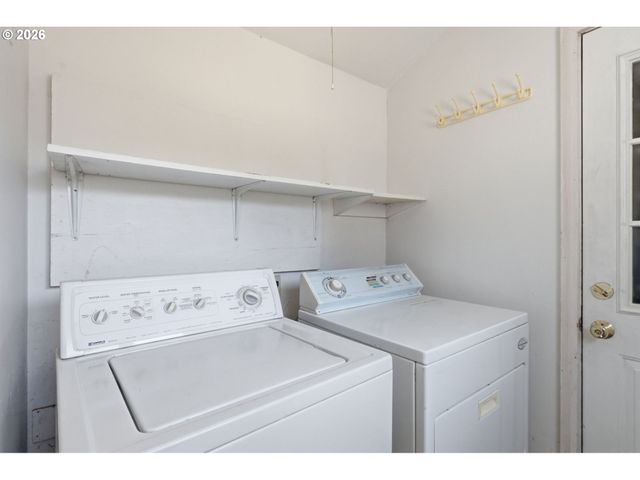 595 S 47TH St, Springfield, OR 97478