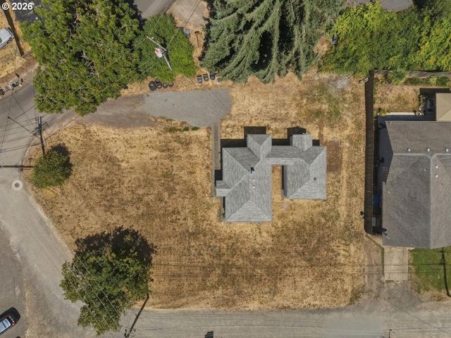 595 S 47TH St, Springfield, OR 97478