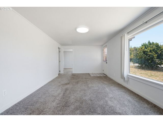 595 S 47TH St, Springfield, OR 97478