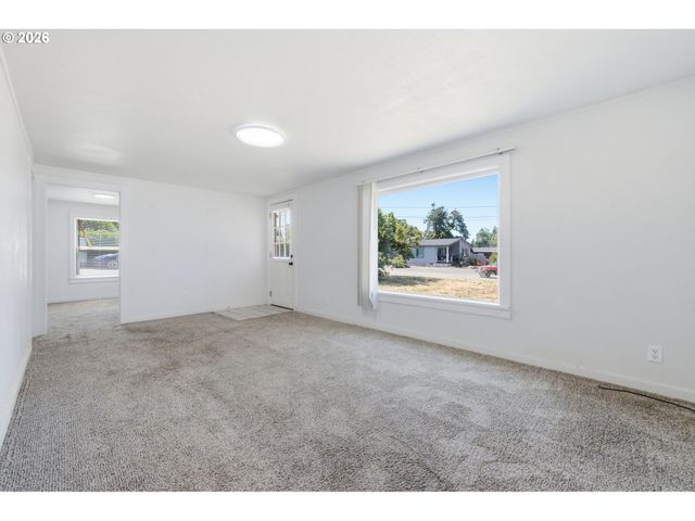 595 S 47TH St, Springfield, OR 97478