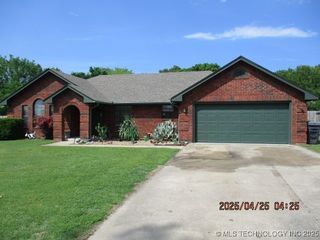 61 Cedar Lane, Ardmore, OK 73401