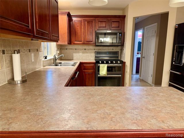 1176 Rutherford Street, Lapeer, MI 48446