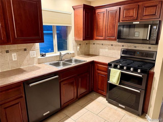 1176 Rutherford Street, Lapeer, MI 48446