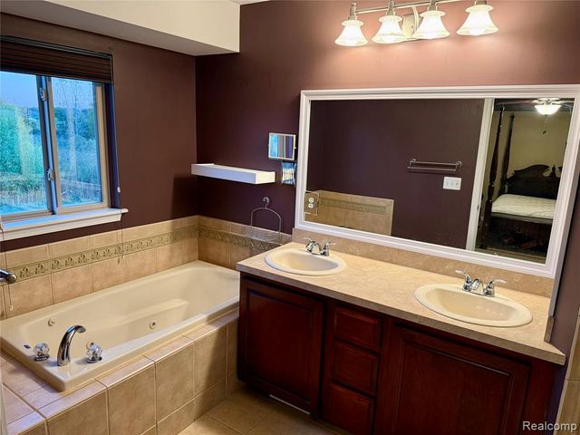 1176 Rutherford Street, Lapeer, MI 48446