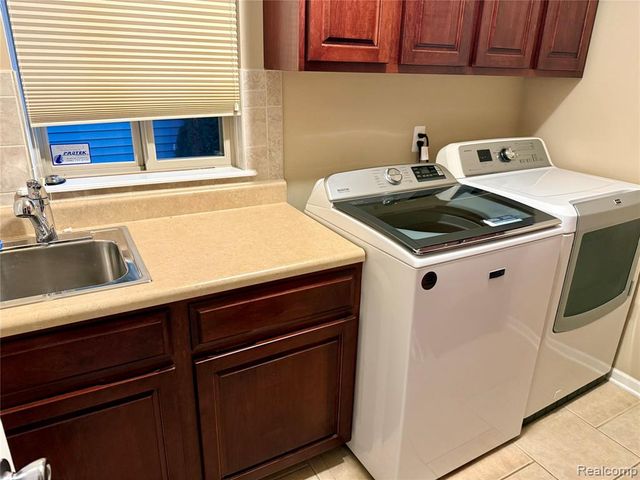 1176 Rutherford Street, Lapeer, MI 48446