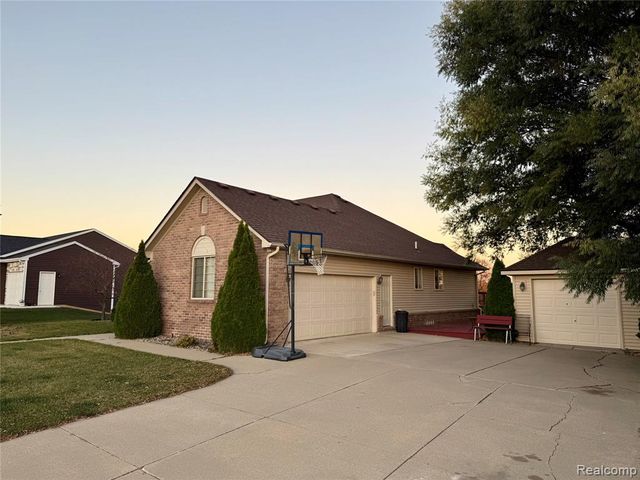 1176 Rutherford Street, Lapeer, MI 48446