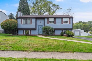 107 Agate Dr, Verona, PA 15147