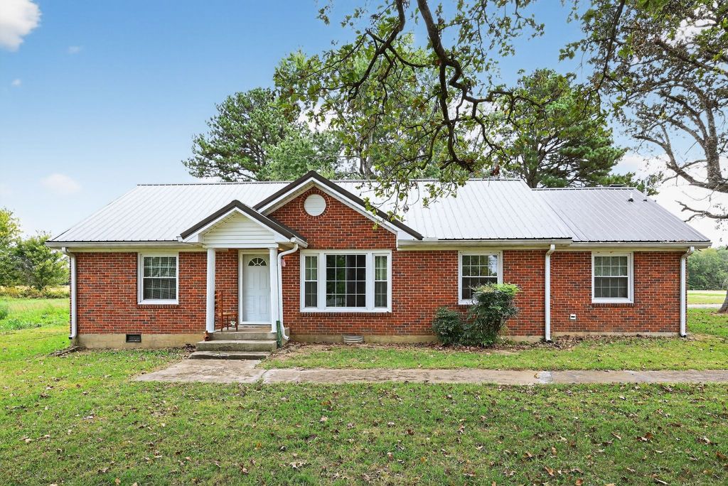 1083 Mattox Town Rd, Lawrenceburg, TN 38464