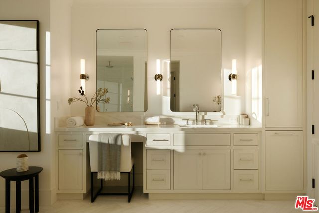 427 N Bundy Drive, Los Angeles, CA 90049