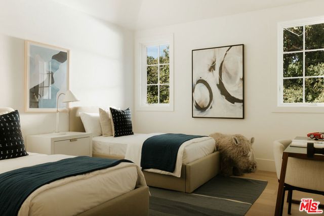 427 N Bundy Drive, Los Angeles, CA 90049