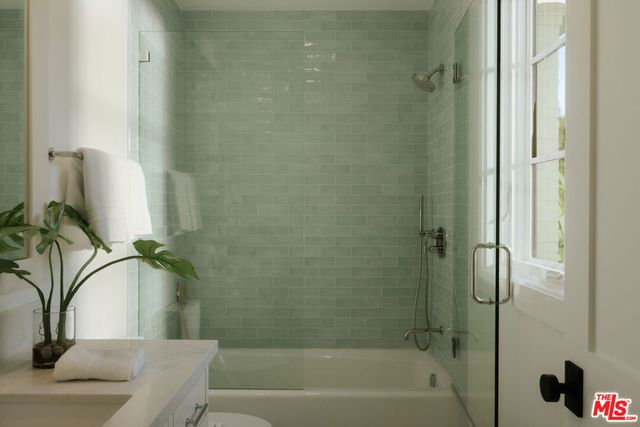 427 N Bundy Drive, Los Angeles, CA 90049