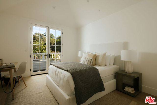 427 N Bundy Drive, Los Angeles, CA 90049