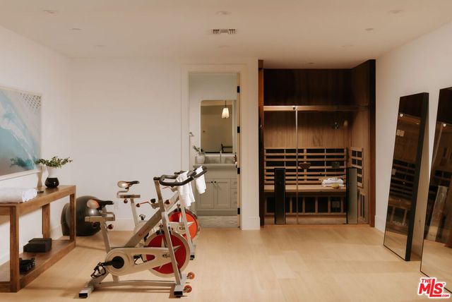 427 N Bundy Drive, Los Angeles, CA 90049