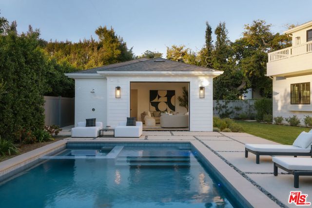 427 N Bundy Drive, Los Angeles, CA 90049