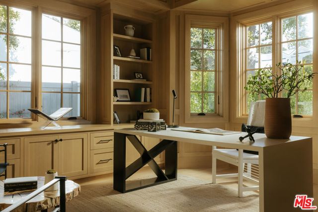 427 N Bundy Drive, Los Angeles, CA 90049