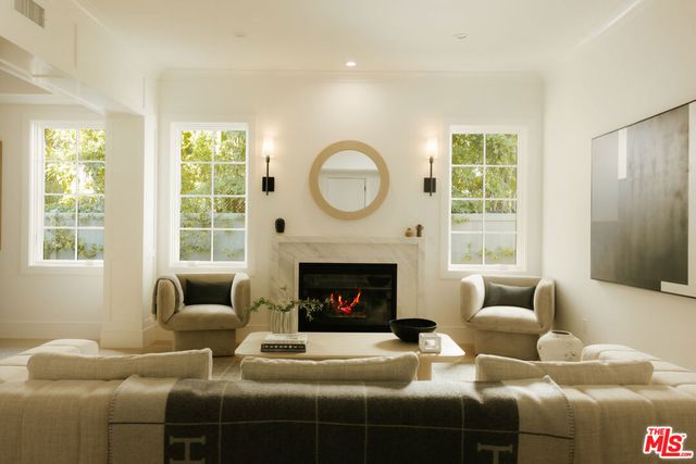 427 N Bundy Drive, Los Angeles, CA 90049