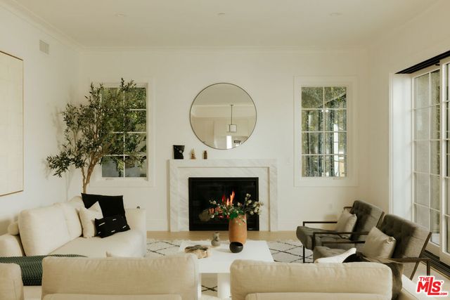 427 N Bundy Drive, Los Angeles, CA 90049