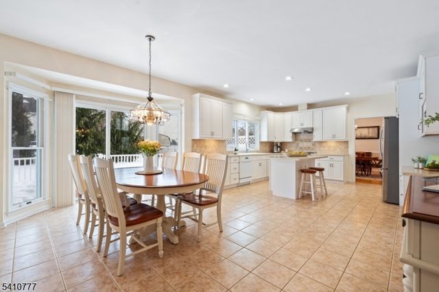 36 Matrick Ct, Hillsborough Twp., NJ 08844