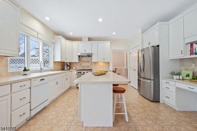 36 Matrick Ct, Hillsborough Twp., NJ 08844