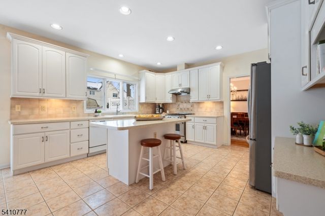 36 Matrick Ct, Hillsborough Twp., NJ 08844