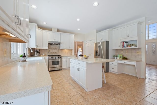 36 Matrick Ct, Hillsborough Twp., NJ 08844