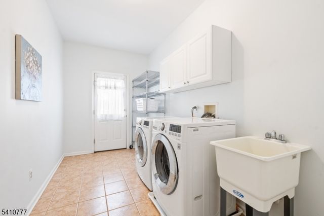 36 Matrick Ct, Hillsborough Twp., NJ 08844