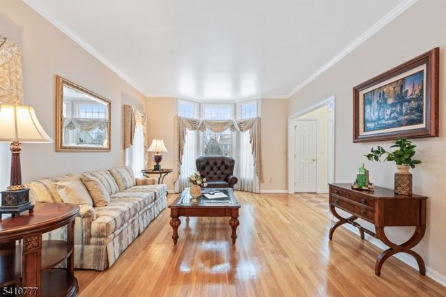 36 Matrick Ct, Hillsborough Twp., NJ 08844