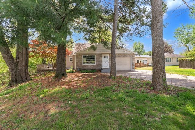 408 32nd Avenue, Moline, IL 61265