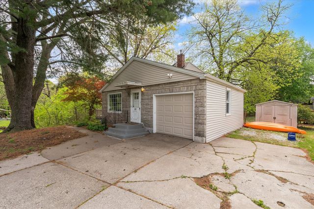 408 32nd Avenue, Moline, IL 61265