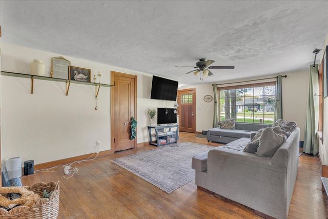 408 32nd Avenue, Moline, IL 61265