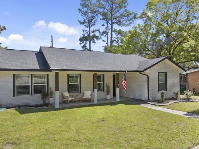 102 Enchanted Oaks Court, Spring, TX 77388