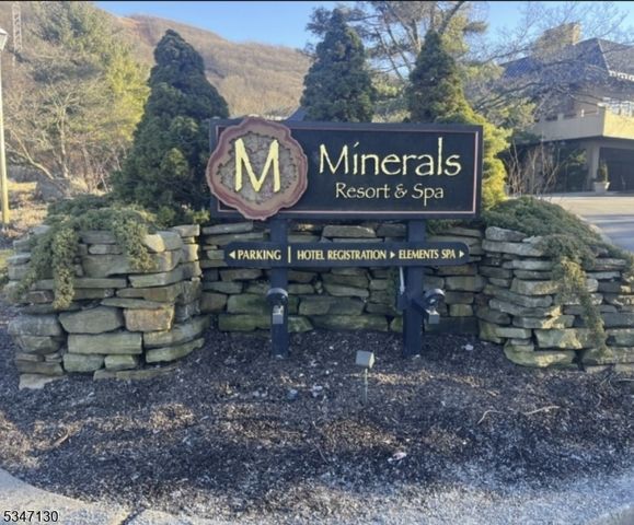 2 Chamonix Dr 103, Vernon Twp., NJ 07462