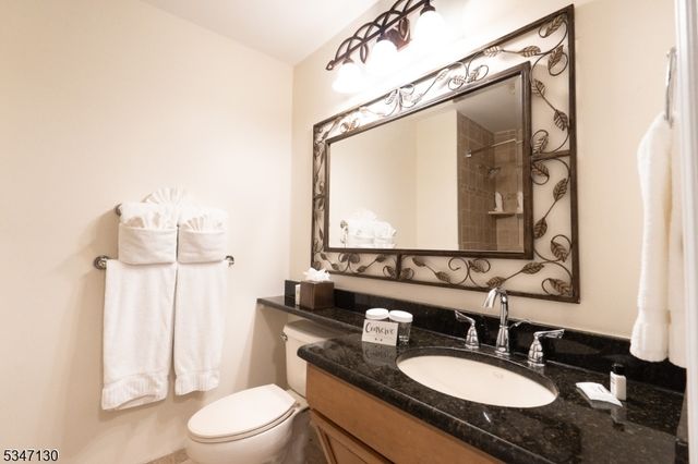 2 Chamonix Dr 103, Vernon Twp., NJ 07462