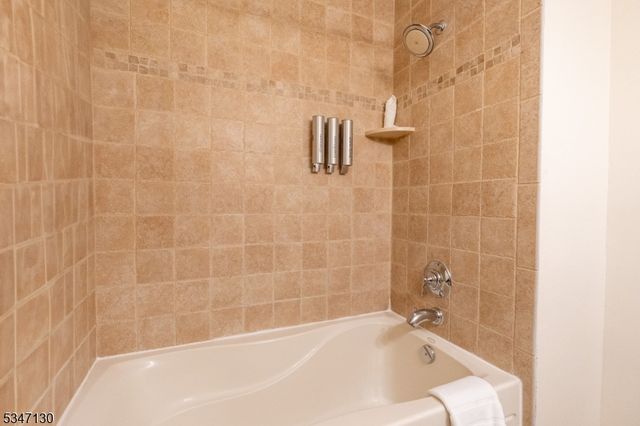 2 Chamonix Dr 103, Vernon Twp., NJ 07462