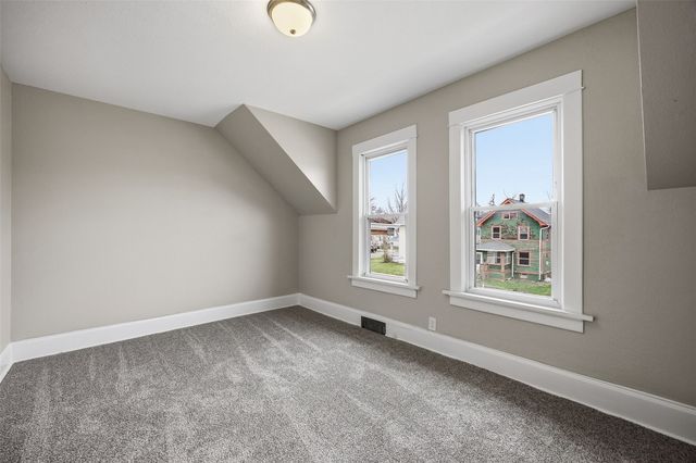 513 16th ST SE, Cedar Rapids, IA 52403