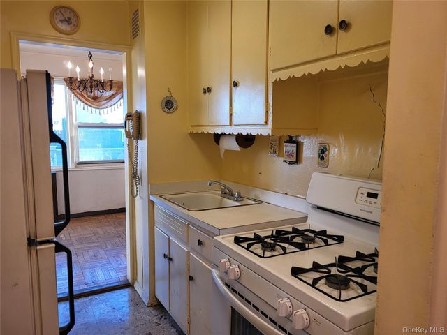3131 Grand Concourse 8H, Bronx, NY 10468