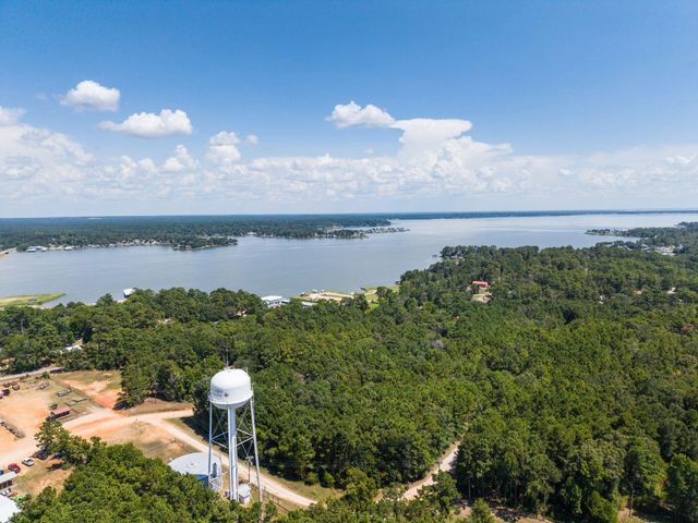 000 Navaho Trail, Onalaska, TX 77360