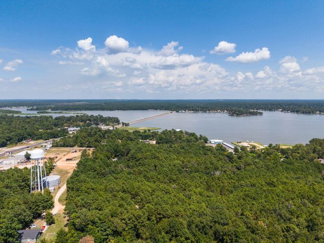 000 Navaho Trail, Onalaska, TX 77360
