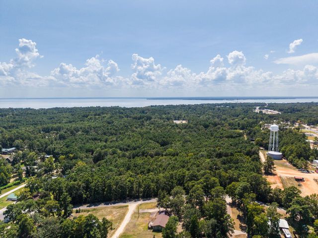 000 Navaho Trail, Onalaska, TX 77360