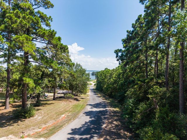 000 Navaho Trail, Onalaska, TX 77360