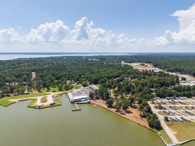 000 Navaho Trail, Onalaska, TX 77360