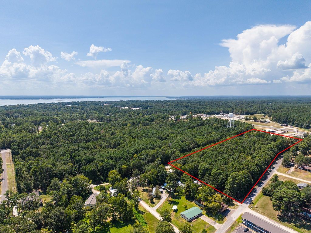 000 Navaho Trail, Onalaska, TX 77360