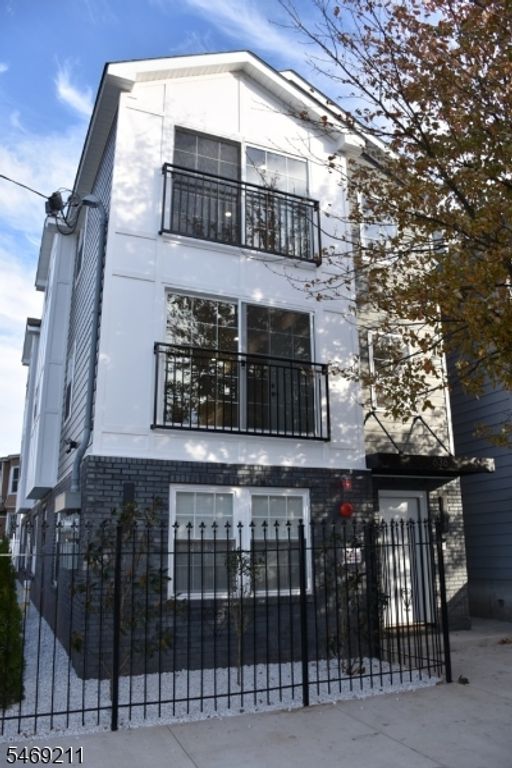 636 S 10Th St, Newark City, NJ 07108 — exterior
