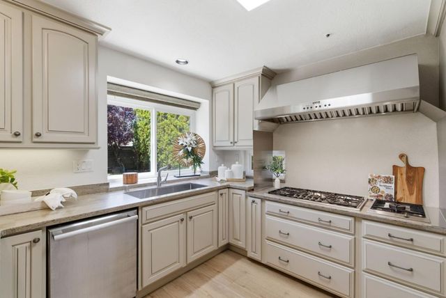 608 Anacapa Lane, Foster City, CA 94404