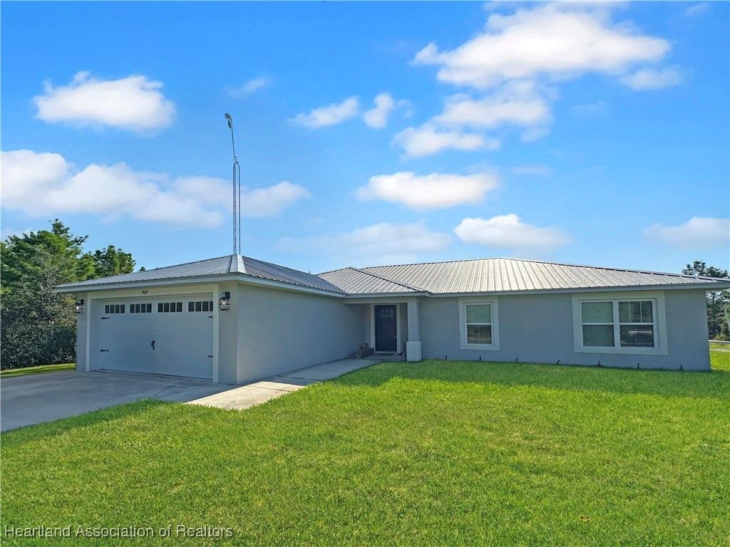 949 Laurelwood Street, Lake Placid, FL 33852