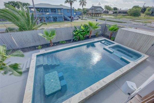 521 Woodhaven, Ingleside, TX 78362