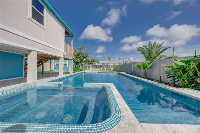 521 Woodhaven, Ingleside, TX 78362