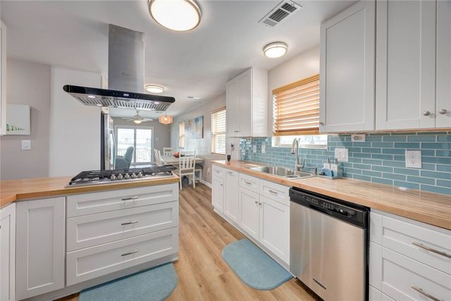 521 Woodhaven, Ingleside, TX 78362