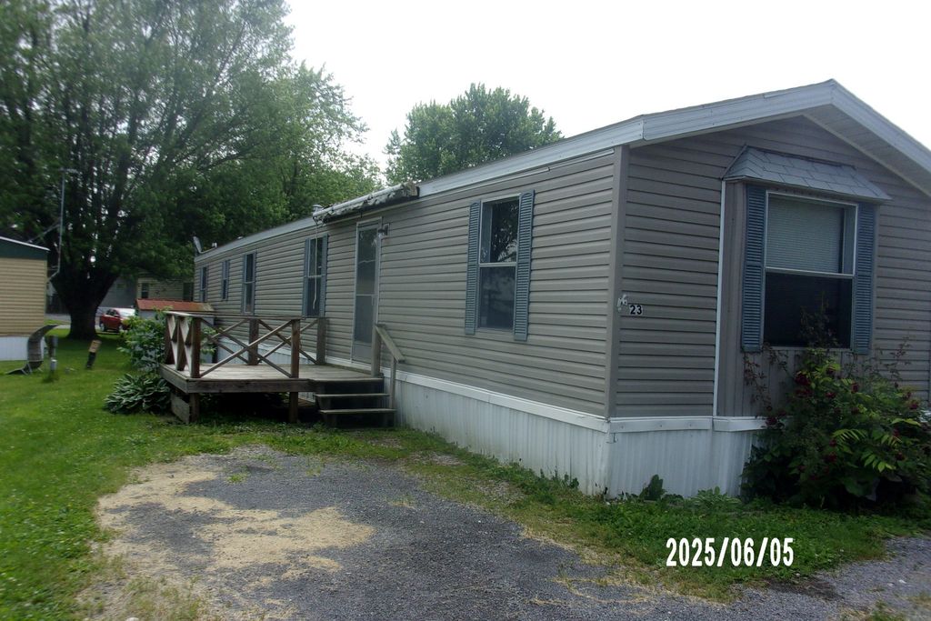 Image 1 of property listing at 23 Sugar Creek Court, Watseka, IL 60970